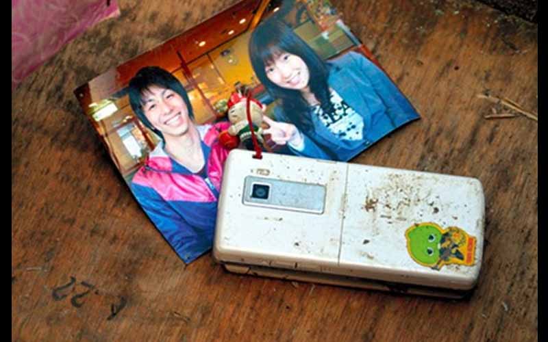 311日本海嘯後被人拾起的一張照片，當時無法確認相片主人是否還存活，但卻在一年半後奇蹟發生了．．．