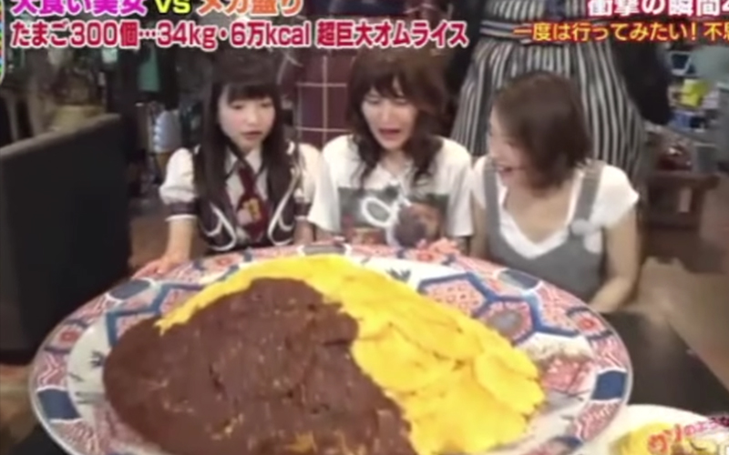 日本節目請女大胃王來挑戰「超生猛34kg蛋包飯」  結果最後居然吃到剩這樣...：光看就飽了（圖+影）