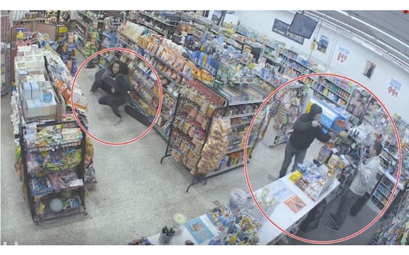 這兩名小偷行竊時遇上店家遭「搶劫」化身正義使者  機智合作「神救援」商店店員
