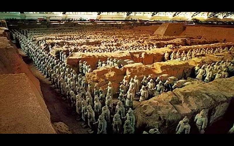 秦始皇陵藏著許多寶藏「為何至今都不敢挖掘」原來1974年的挖掘隊看到恐怖的一幕